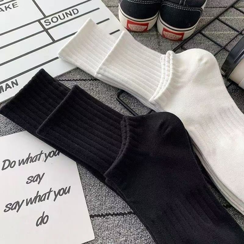 đ§Š Officiell butik â Kollektion av lĂ„nga, mellanlĂ„nga och korta strumporMjuka, töjbara och halkfria